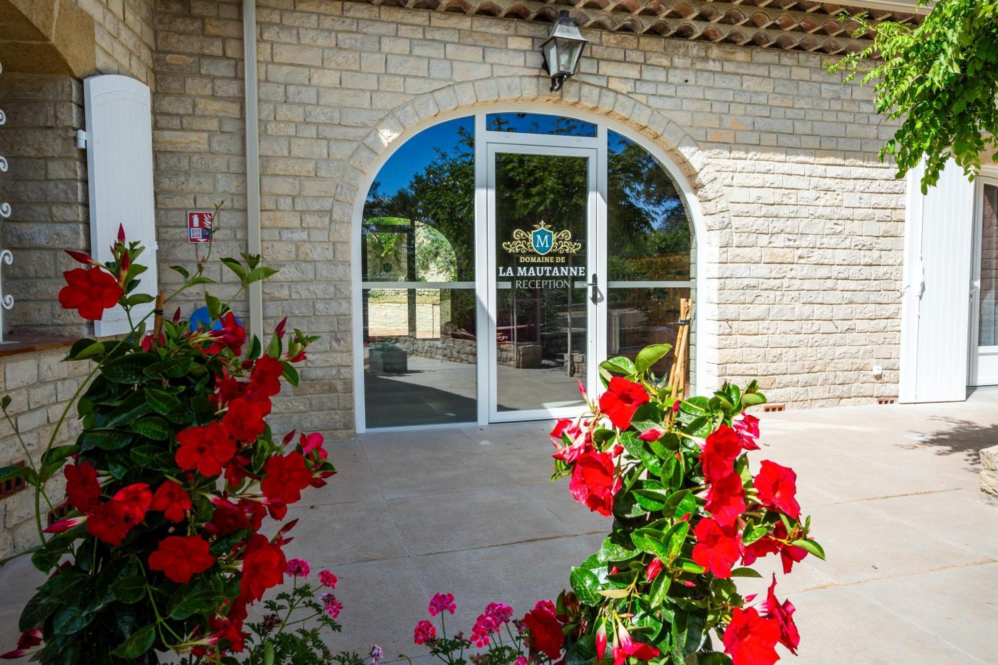 Aparthotel Domaine De La Mautanne Sainte-Tulle Exteriér fotografie